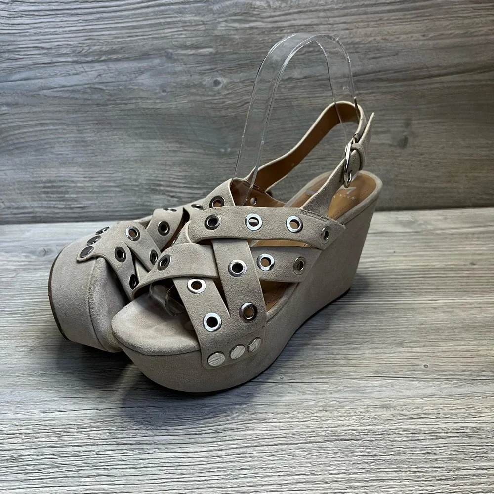 Marc Fisher super cute Bloom Grommet Platform leather Sandals size 6.5